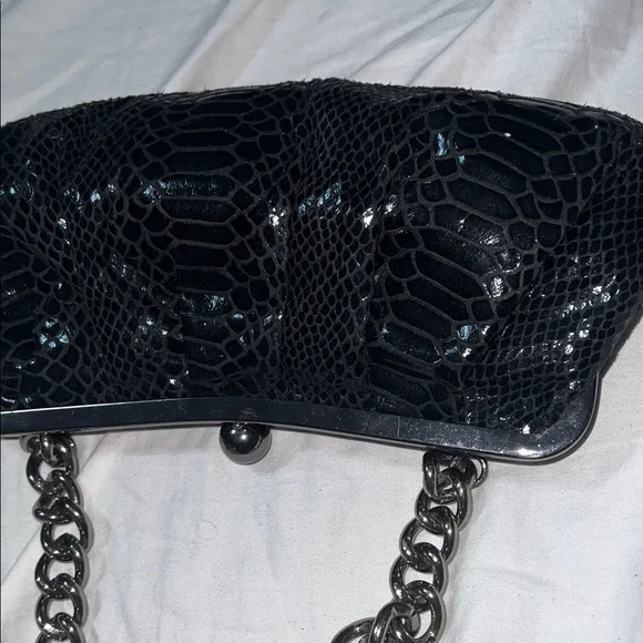 Black faux Snake print Chain Shoulder Bag - Picture 5 of 5